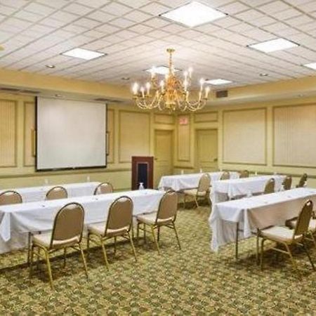 Ramada By Wyndham Gainesville Exterior photo