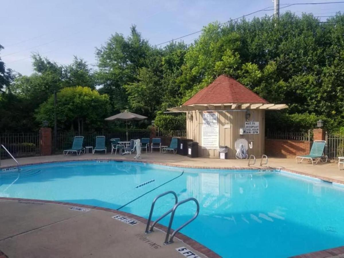 Ramada By Wyndham Gainesville Exterior photo