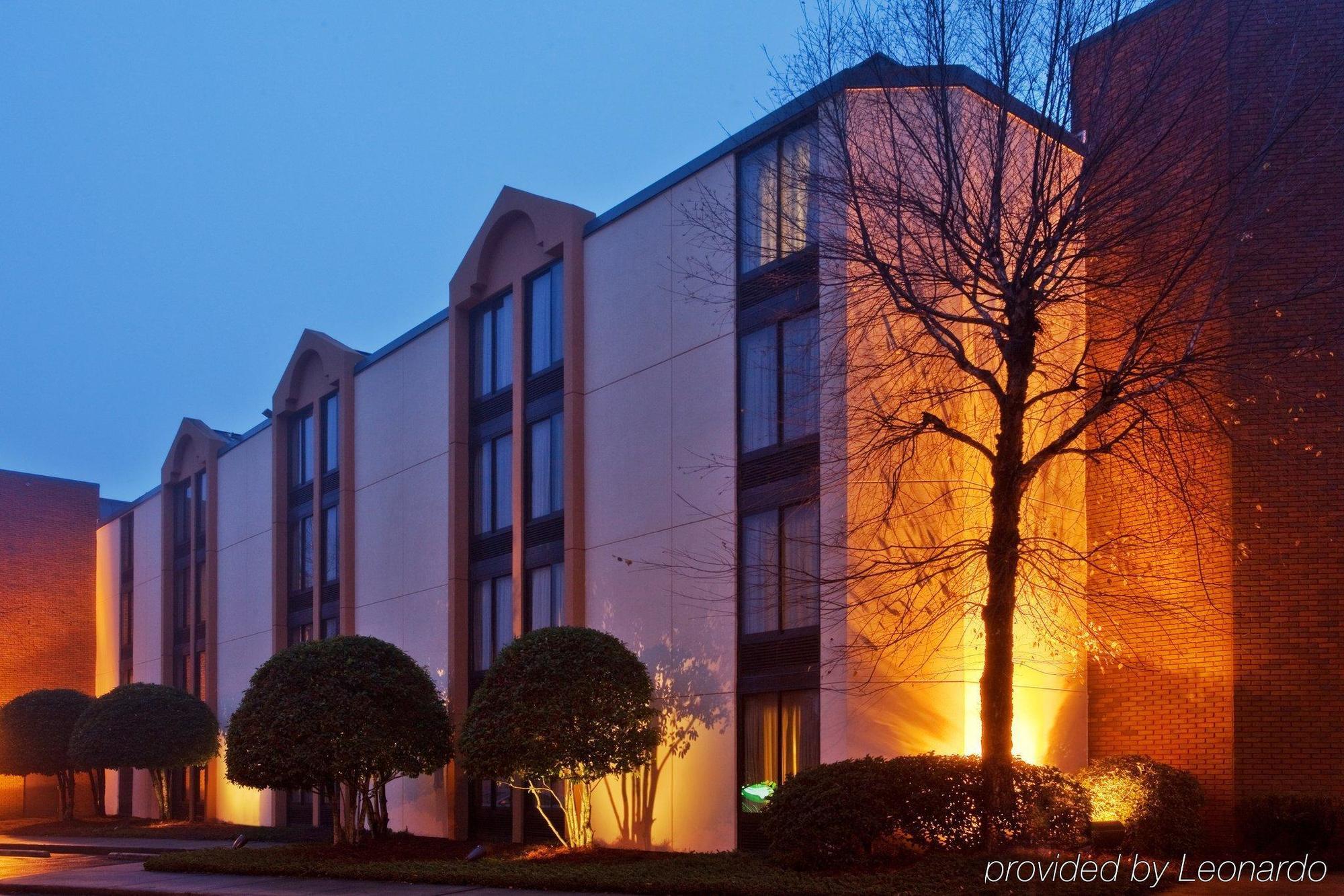 Ramada By Wyndham Gainesville Exterior photo