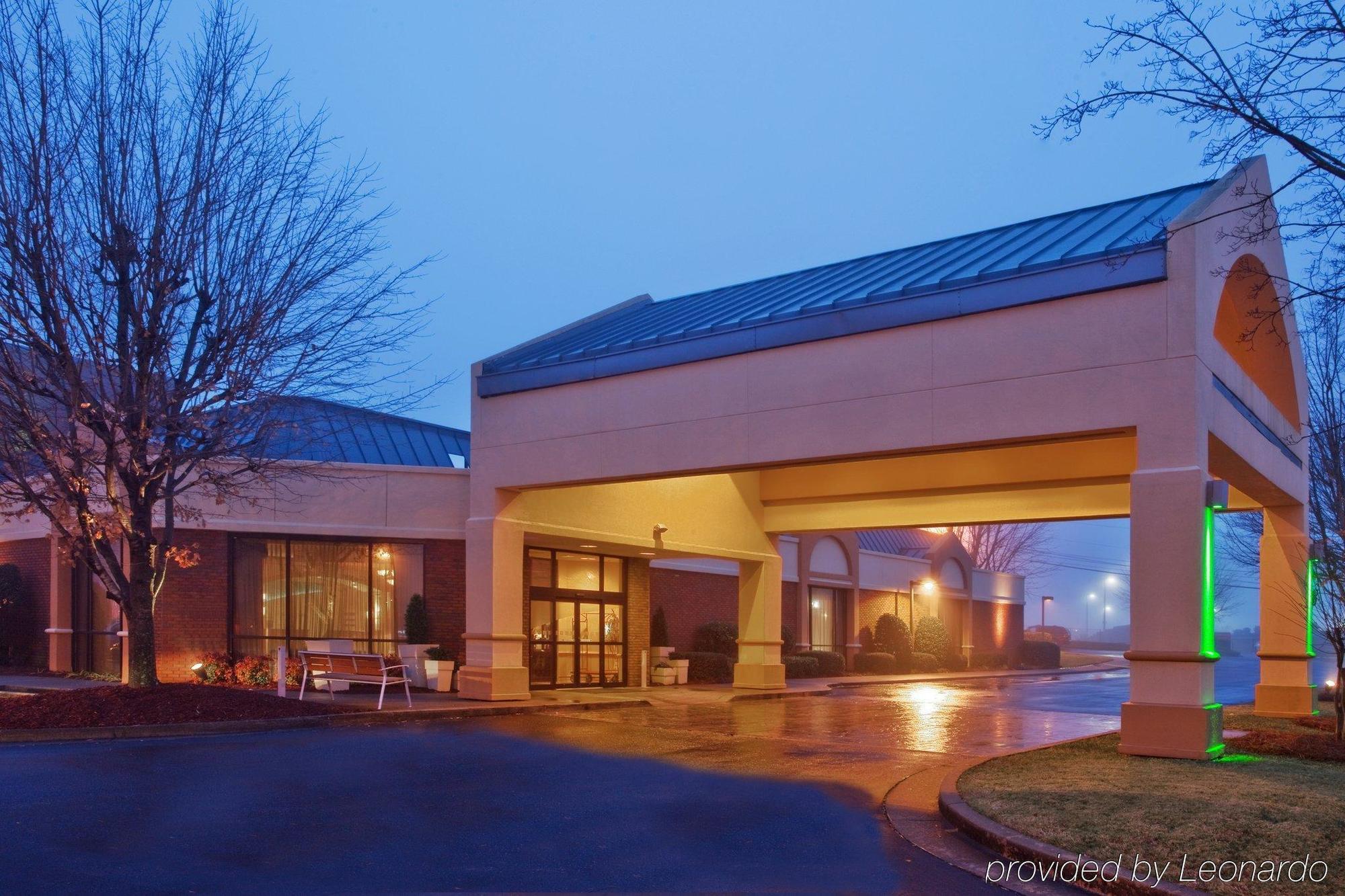 Ramada By Wyndham Gainesville Exterior photo