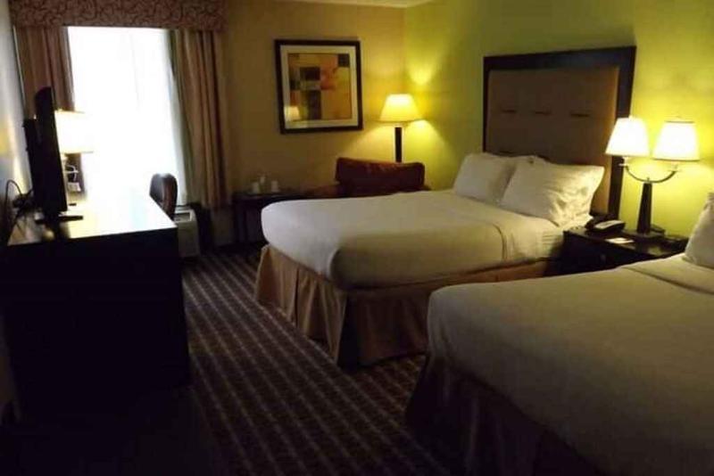 Ramada By Wyndham Gainesville Exterior photo